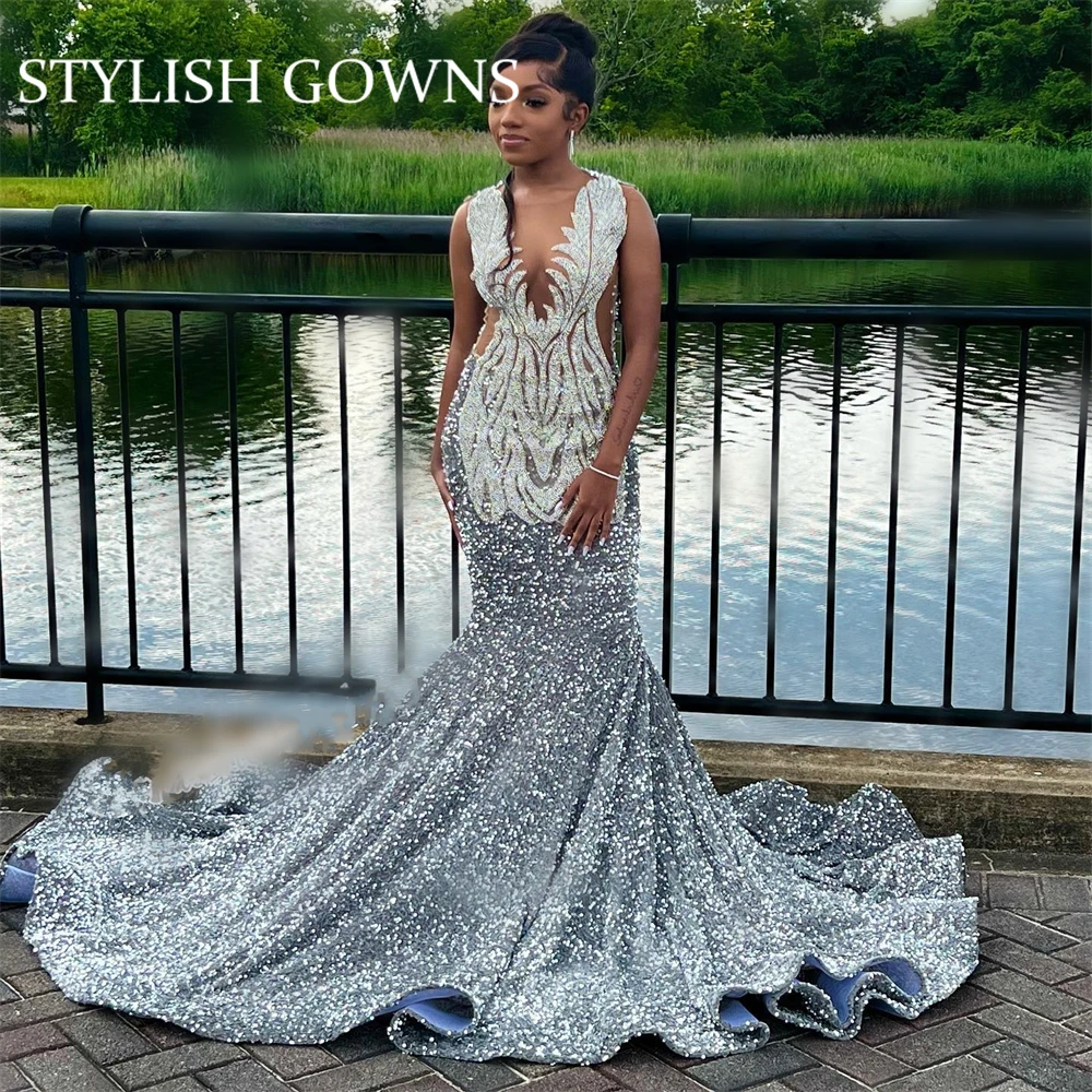 

Silver Sheer O Neck Long Prom Dress For Black Girls Beaded Appliques Birthday Party Gowns Sparkly Sequined Evening Dresses