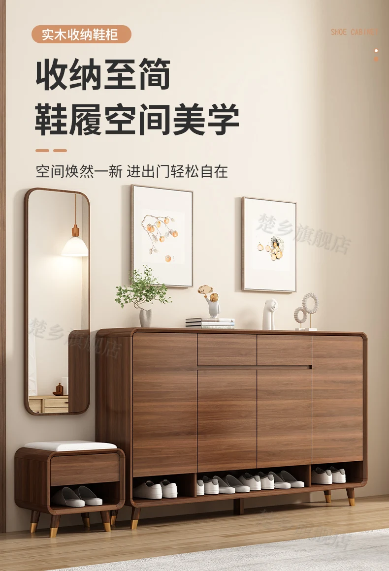 

All-solid-wood shoe cabinets are integrated at the door of the household, and the indoor benches can be customized.