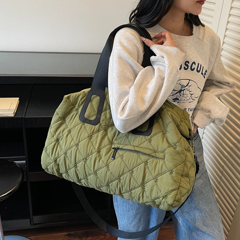 Modische Puffertaschen, luxuriöse Designer-Stepp-Umhängetasche für Damen, 2025, neue gepolsterte Handtasche, Übergröße, Nylon, Reise-Umhängetasche – Detail 4