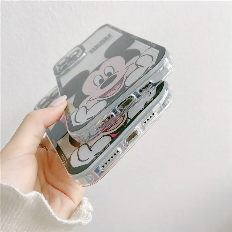 Capa para iPhone 13 Pro Max Oficial da Disney Mickey e Minnie Beijo -  Clássicos Disney