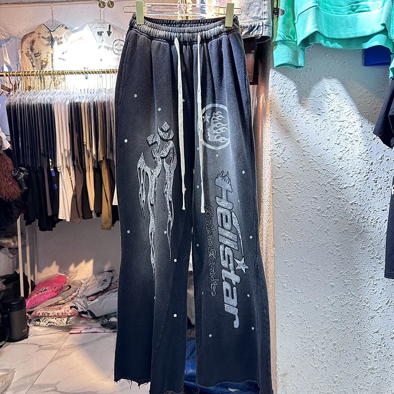 

Splice sweatpants with washing water