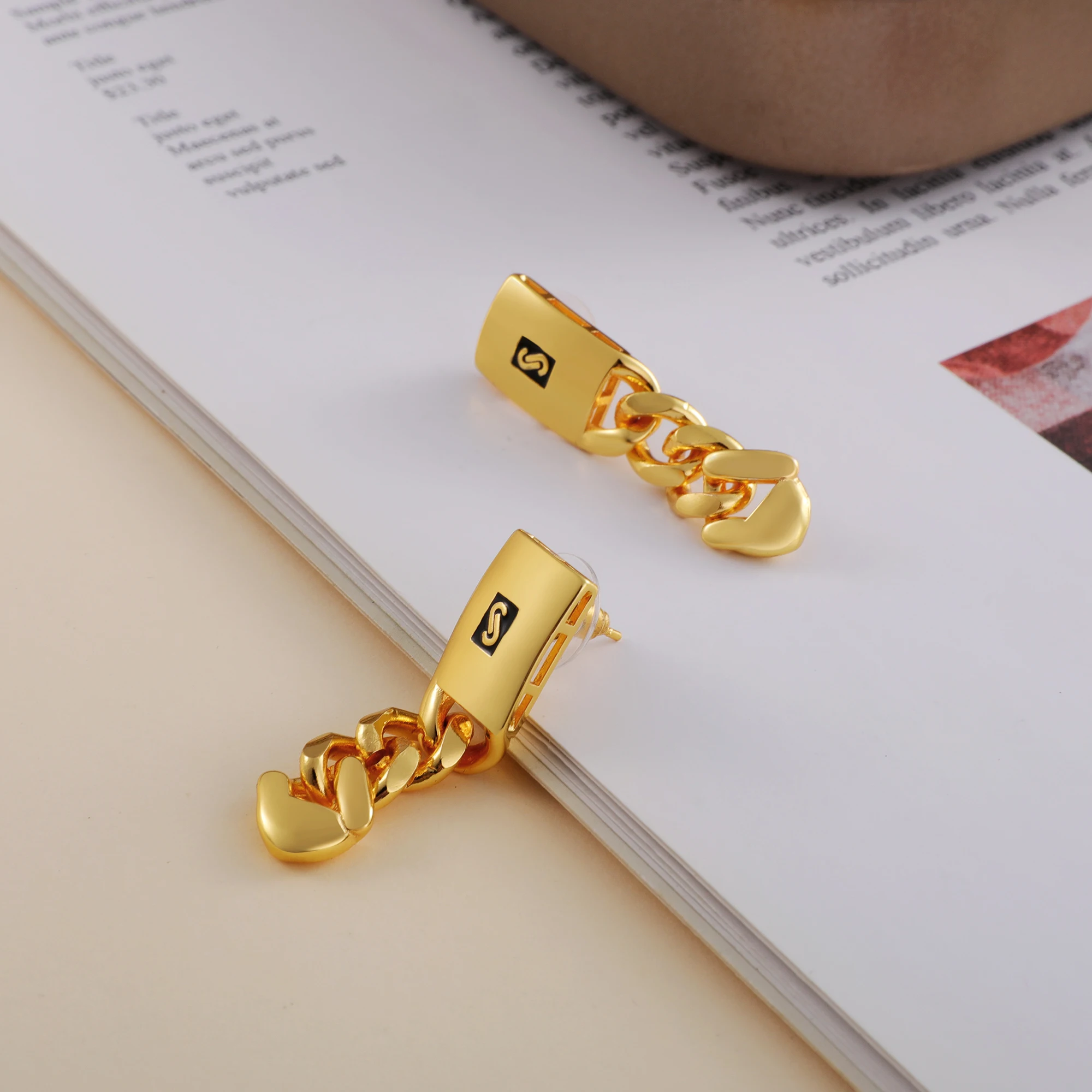 طقم قطرات مطلية بالذهب من JRH من المجوهرات ، قلادة...