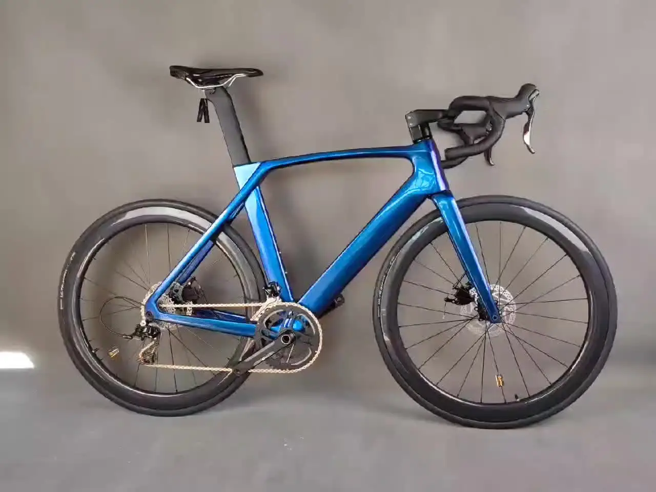 ロードバイクフルカーボン SAVA 電子変速カーボン ロードバイク シマノ 105 Di2 R7170