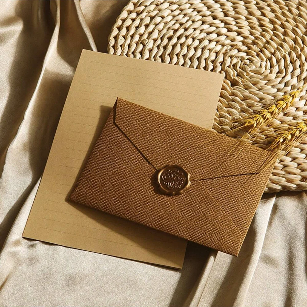 Elegant Greeting Cards Set with Envelopes and Stylish Gold Stickers