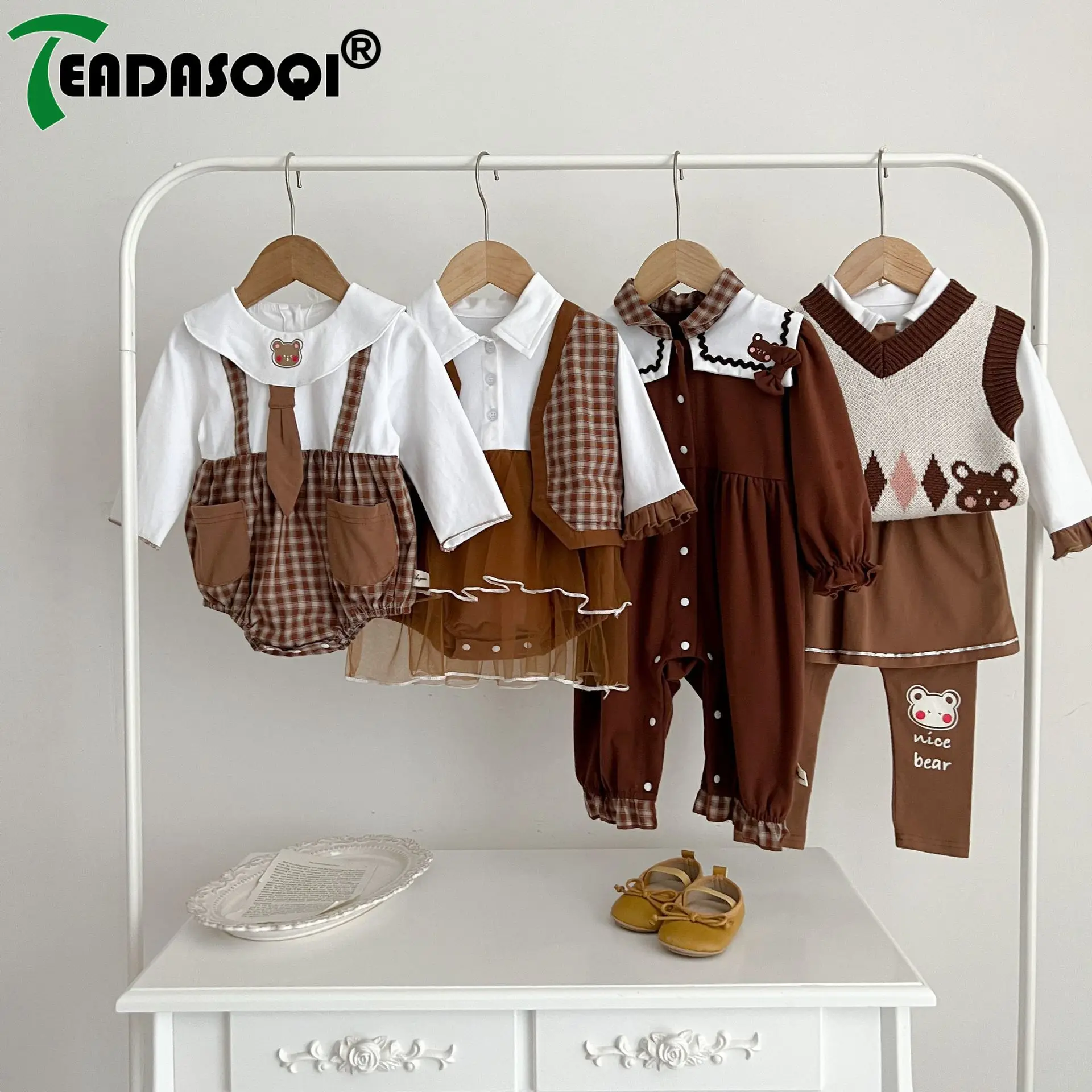 

2023 Autumn Newborn Baby Girls Boys Full Sleeve Cartoon Plaid Bodysuits Romper Shirts Vest Pants Infant Kids Clothing Set