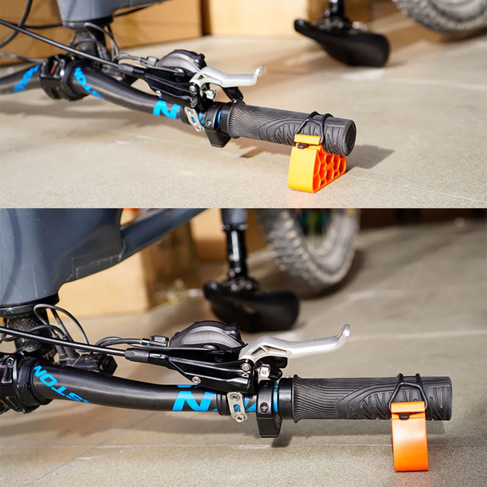 Крупен план на скобата на кормилото