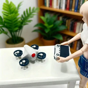 2 pezzi di modello di drone telecomandato in miniatura in scala 1:12, accessori per scene in miniatura, casa delle bambole con un forte senso di tecnologia.