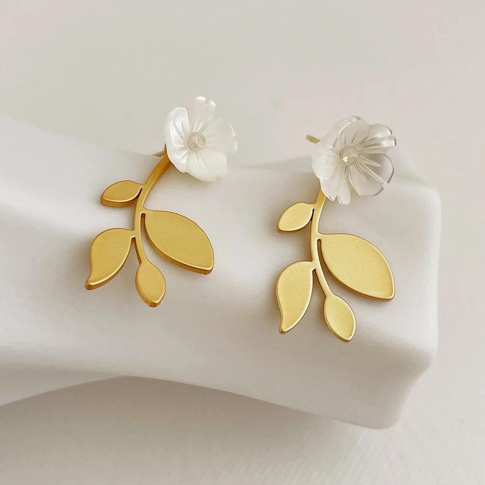 Two in One Matte Gold Color Leaf Stud Earrings White Shell Flower Top Women Fairy Three-dimensional Petals Unusual Earrings