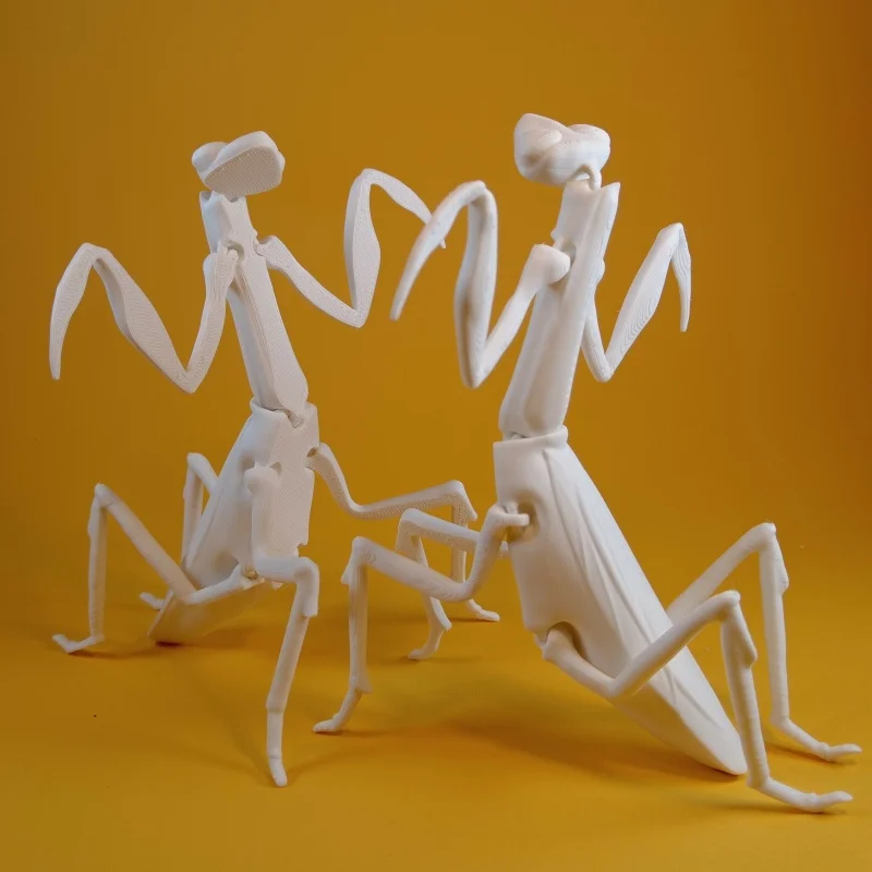 Fun and cute mantis 3D printed with flexible joints