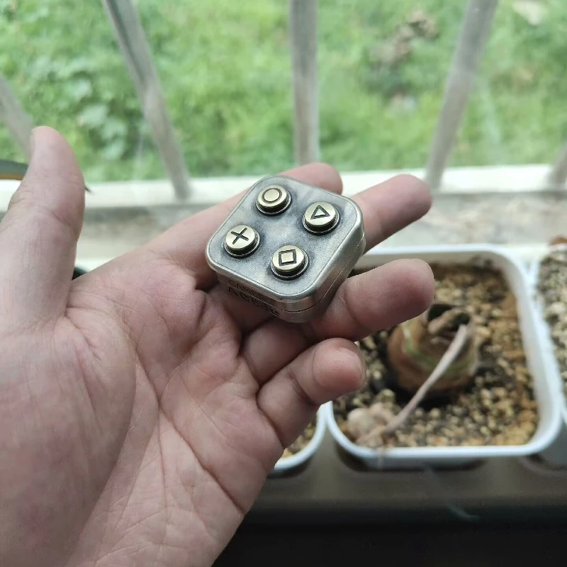 

Second-Hand out-of-Print Gamer Brand White Copper Material