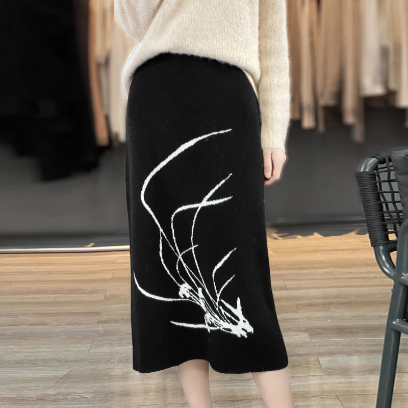 

Overskirt women's high waist and hips in autumn and winter are slim. Over-the-knee skirt cashmere skirt with sweater in winter.