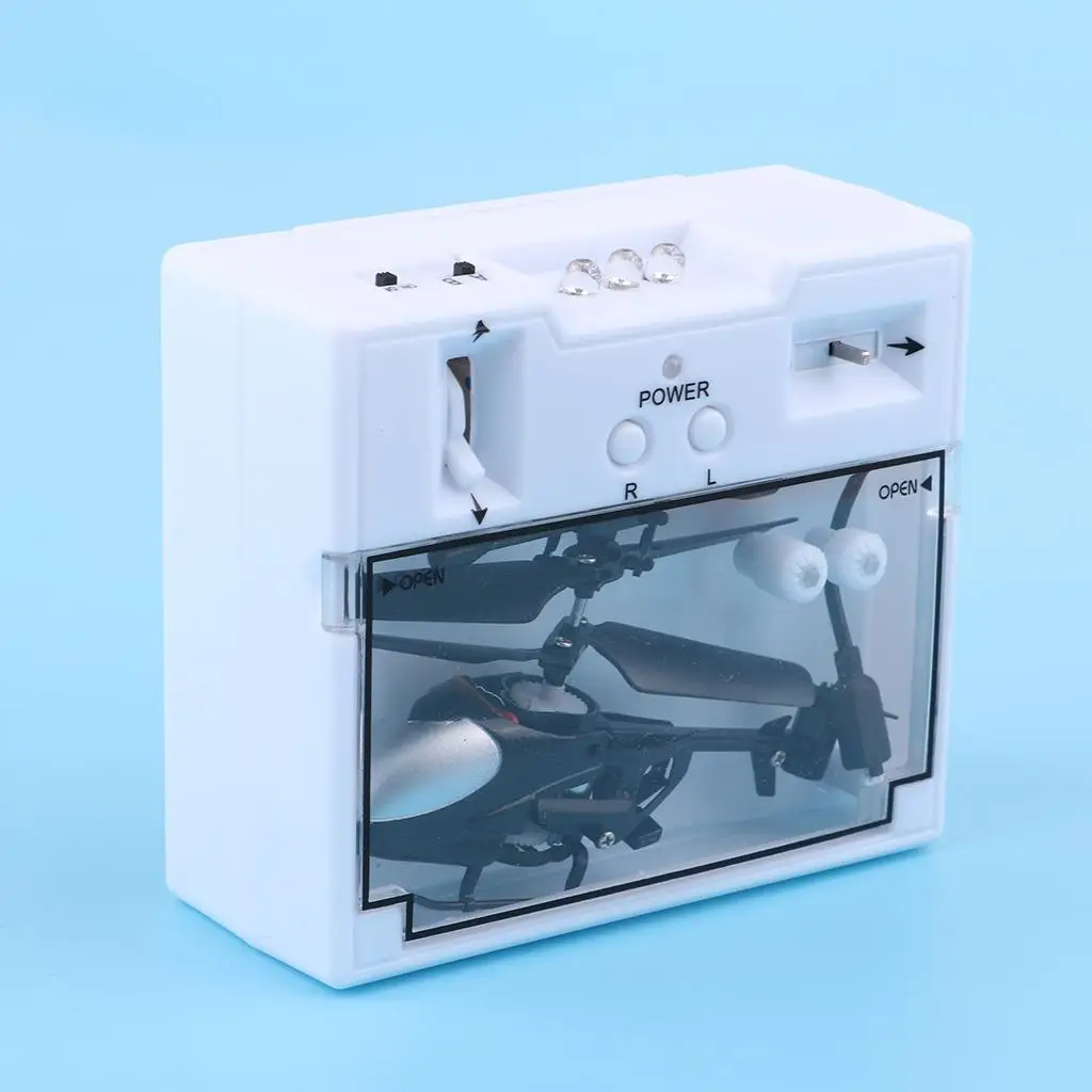 Mini hélicoptère RC jaune en plein vol, fond ciel bleu, parfait pour apprendre le pilotage - Achetez un mini hélicoptère RC 2 canaux pas cher.