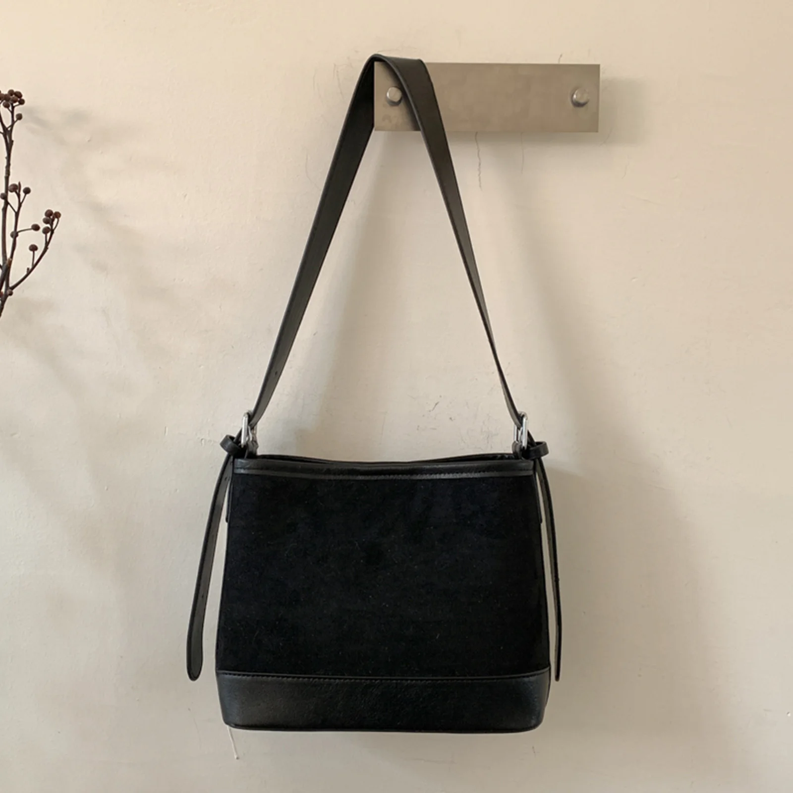 Women Girls PU Leather Bucket Shoulder Bags with Zipper Underarm Shoulder Bag Patchwork Shoulder Bag for Dating School Shopping