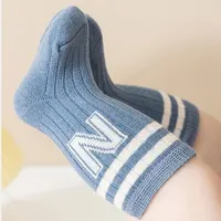 3 Paar Socken mit Streifen und Buchstabe N – Bild 2
