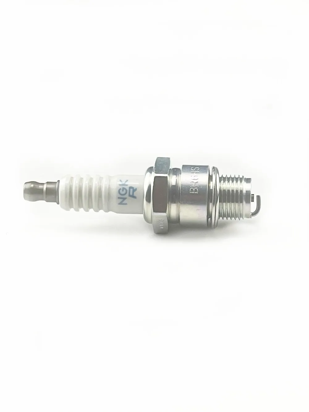 Engine spark plug BR6HS is suitable for Yamaha F2.5/F4 four-stroke outboard engine