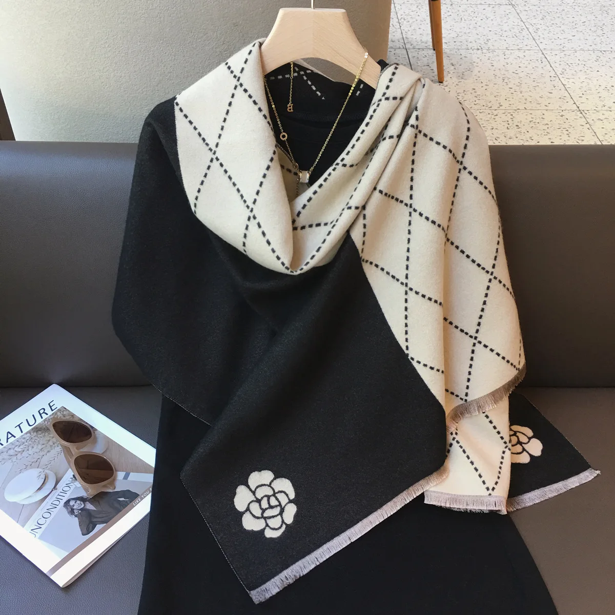 Stylish Scarf Ladies Luxury Shawl Warm 100% Cashmere Elk Classic Tassel Scarf Shawl Dual Purpose Warm Bib Shawl Scarf
