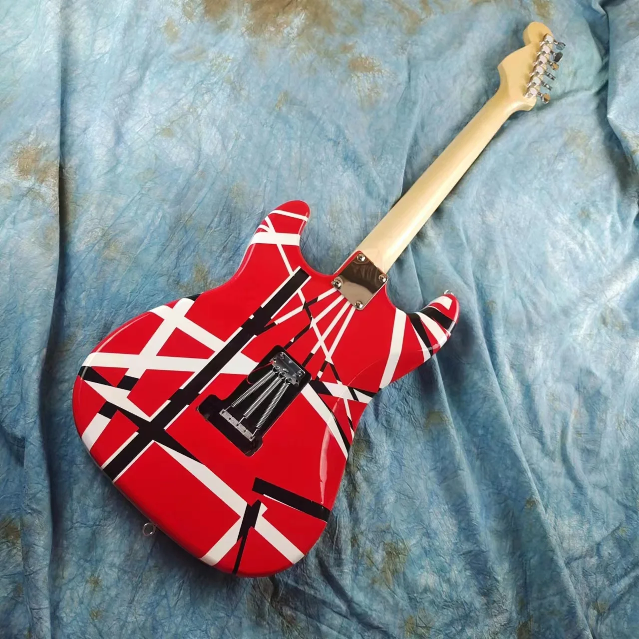 Guitare électrique classique à rayures rouges et blanches, manche et touche en érable canadien, corps en aulne, expédition rapide, 5150