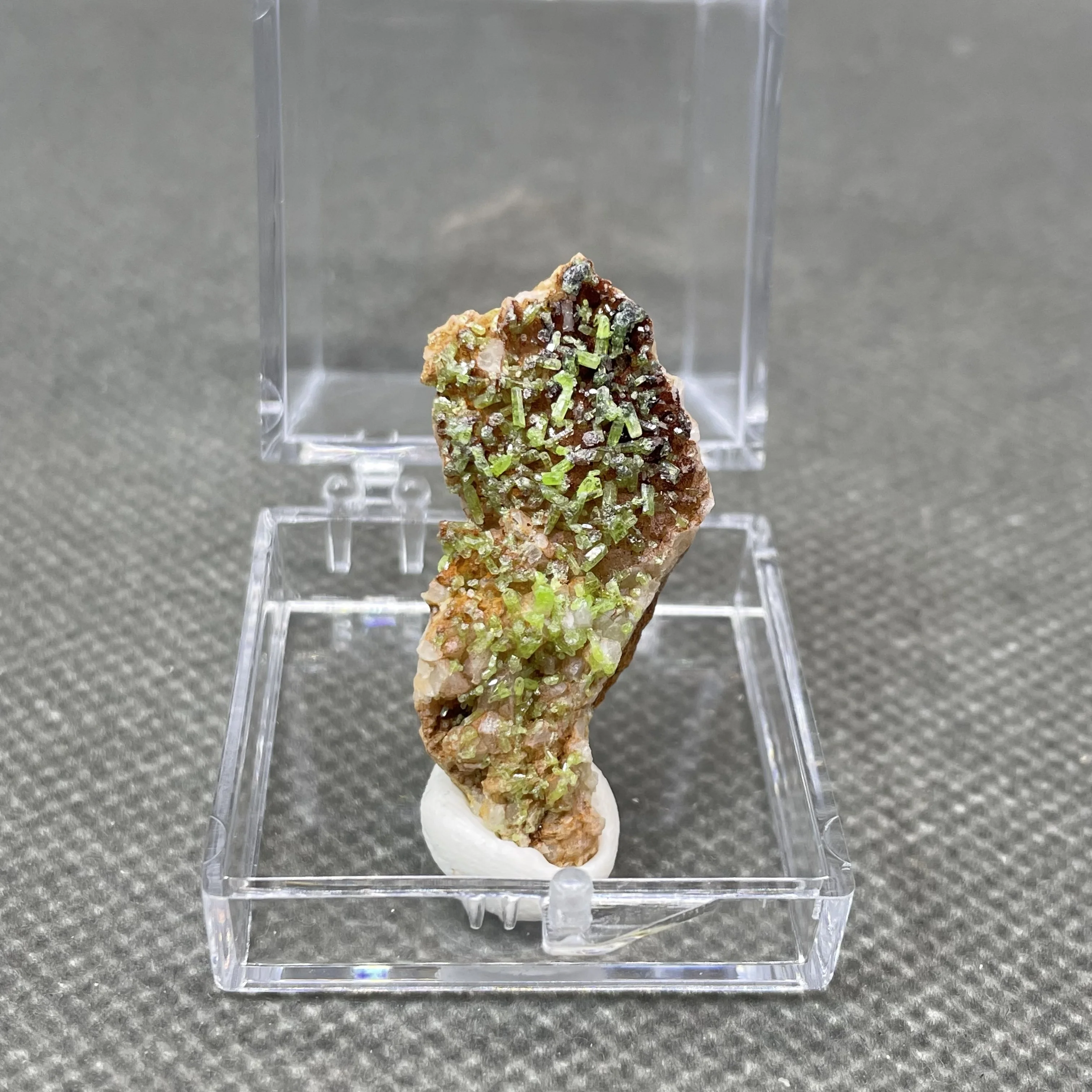 Natural rare Pyromorphite mineral specimen + box size 3.4 cm + healing quartz crystals and stones rock gemstone 6
