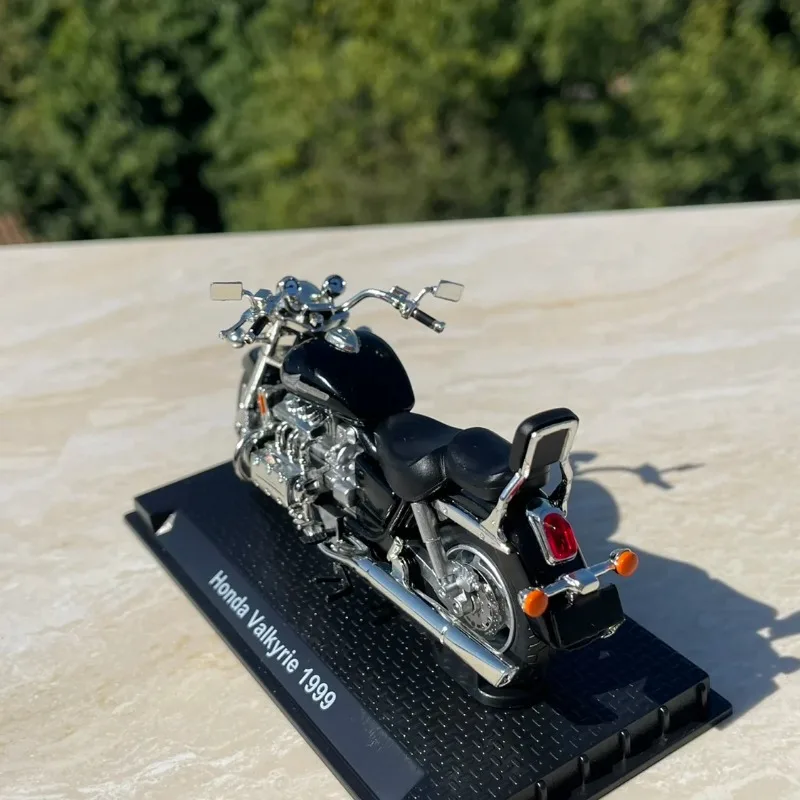 Diecast 1:24 Scale Honda Valkyrie 1999 Motorcycle Alloy Simulation