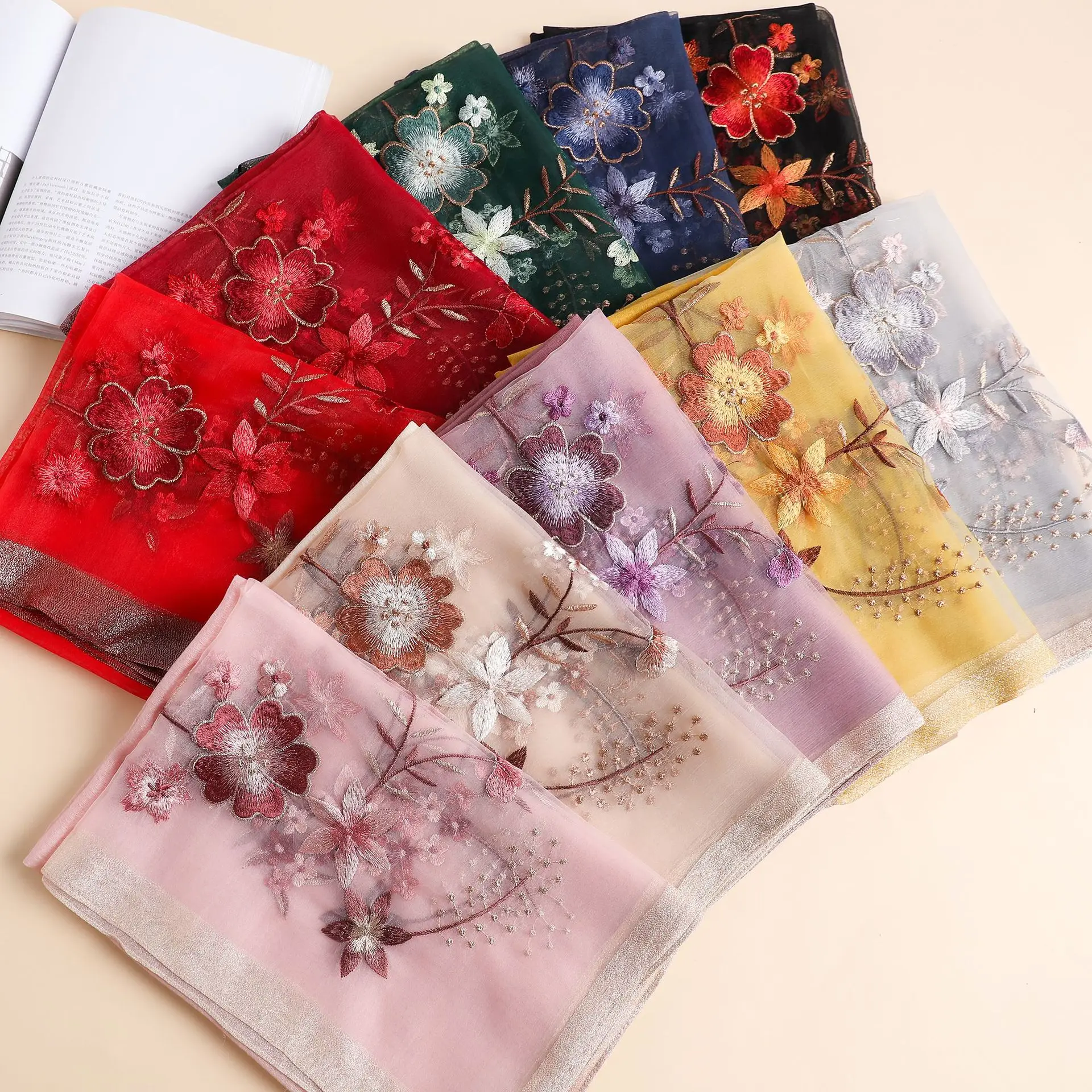 Sciarpa misto lana e seta semi trasparente con motivo floreale grandi fiori e piccoli su rametti per mezze stagioni (90*180cm) 71 S35c9dcc0f02845b99abca6b60d8fb019Z