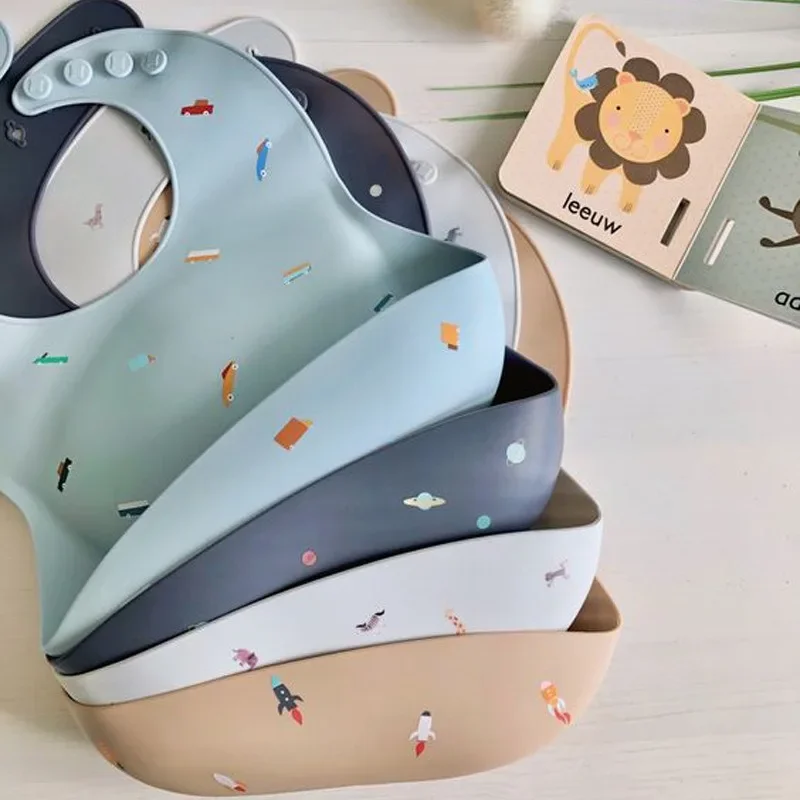 

Explosive children's silicone bib baby three-dimensional super soft waterproof wash free food rice pocket baby feed