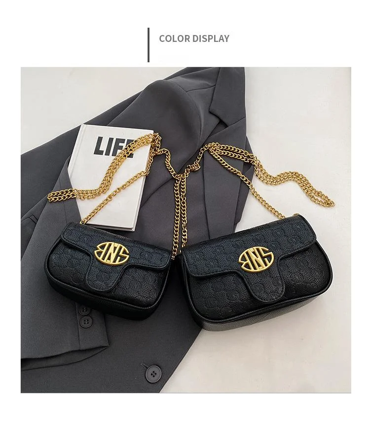 Torba na rame s lancem za žene s reljefnom teksturom moderna_voghion.com