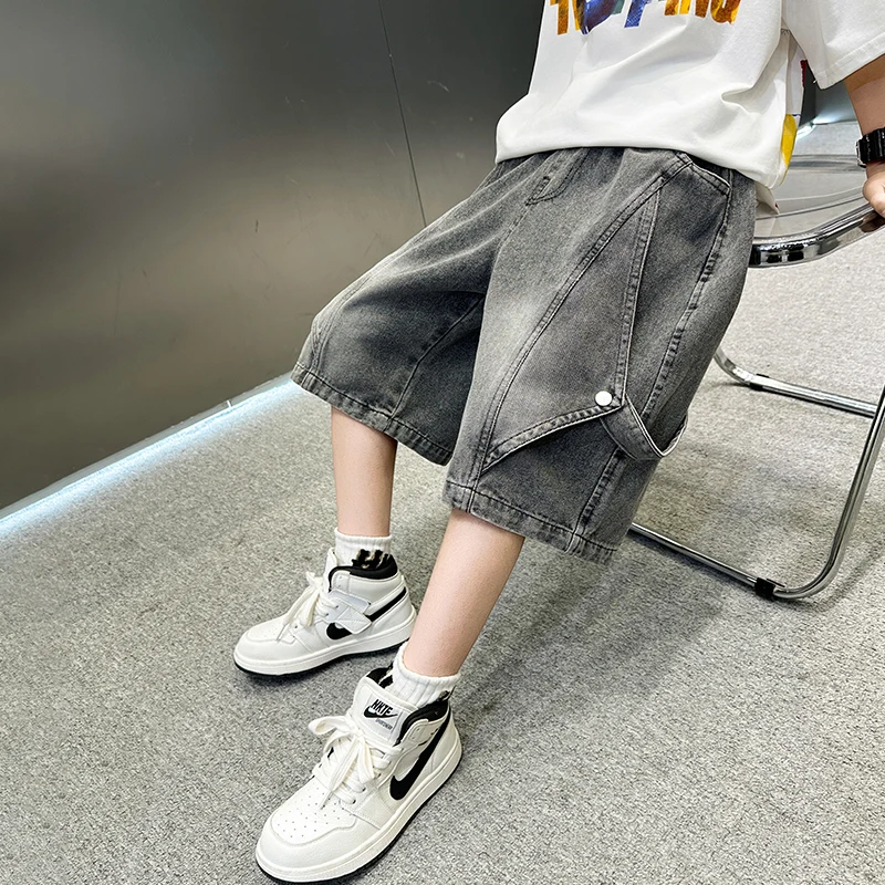 새로운 디자인 여름 소년 데님 반바지 솔리드 그레이 컬러 패션 스플라이싱 백 핸섬 무릎 길이 바지 어린이 세련된 하의