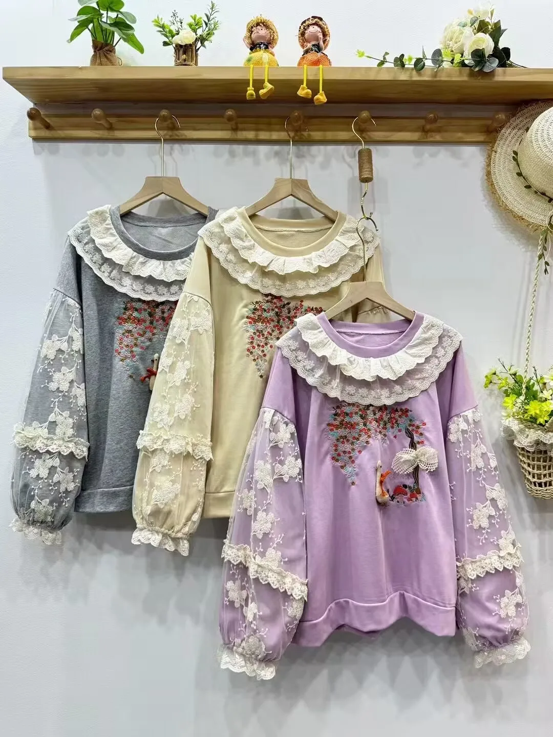 Autumn New Sweet Embroidered Hoodies Women Long Sleeve Casual Tops 824-866 2