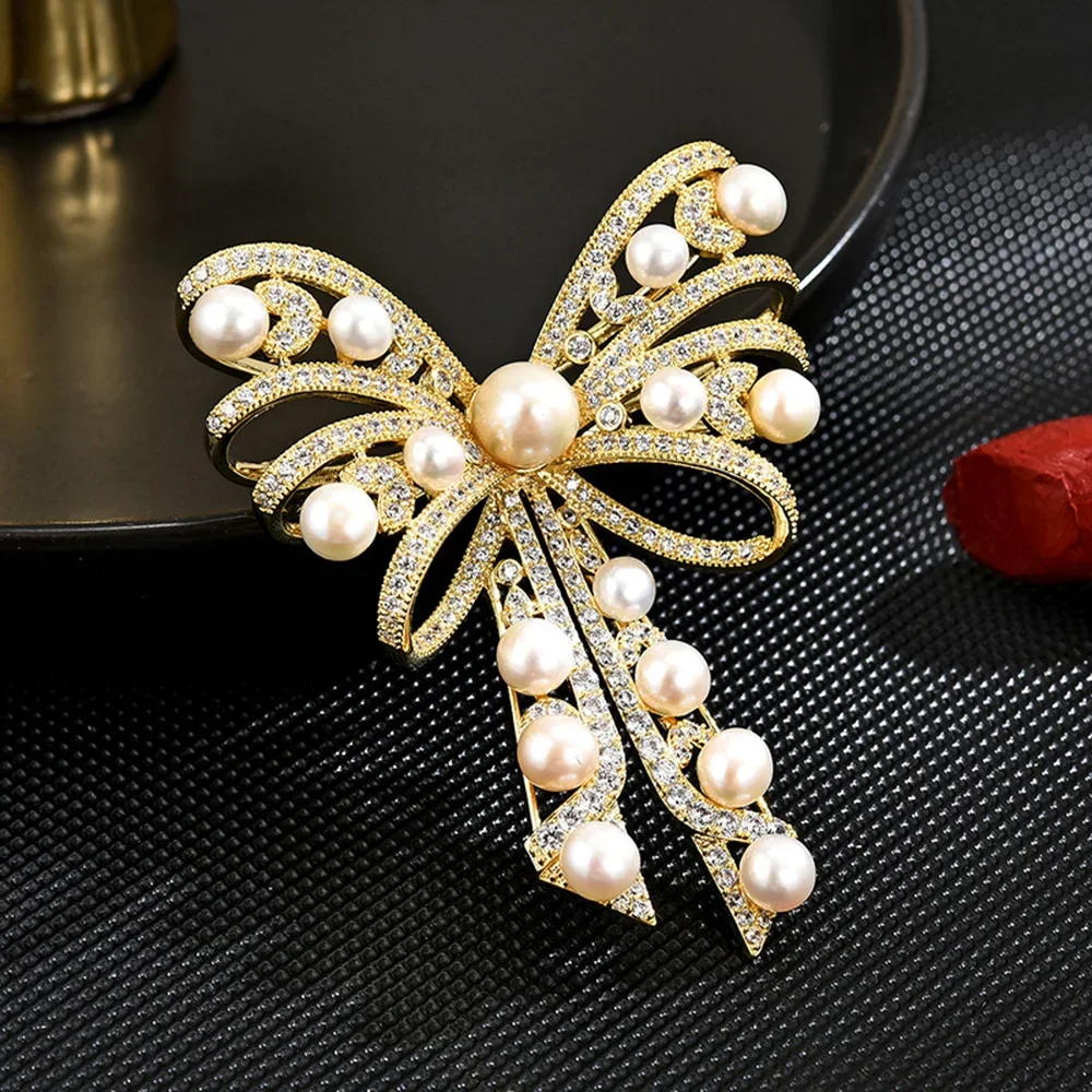 Fashion Women Bowknot Brooches Pearl Crystal Badges Classic Metal Rhinestone Bow Pins for Lady Party Wedding Jewelry Accessories