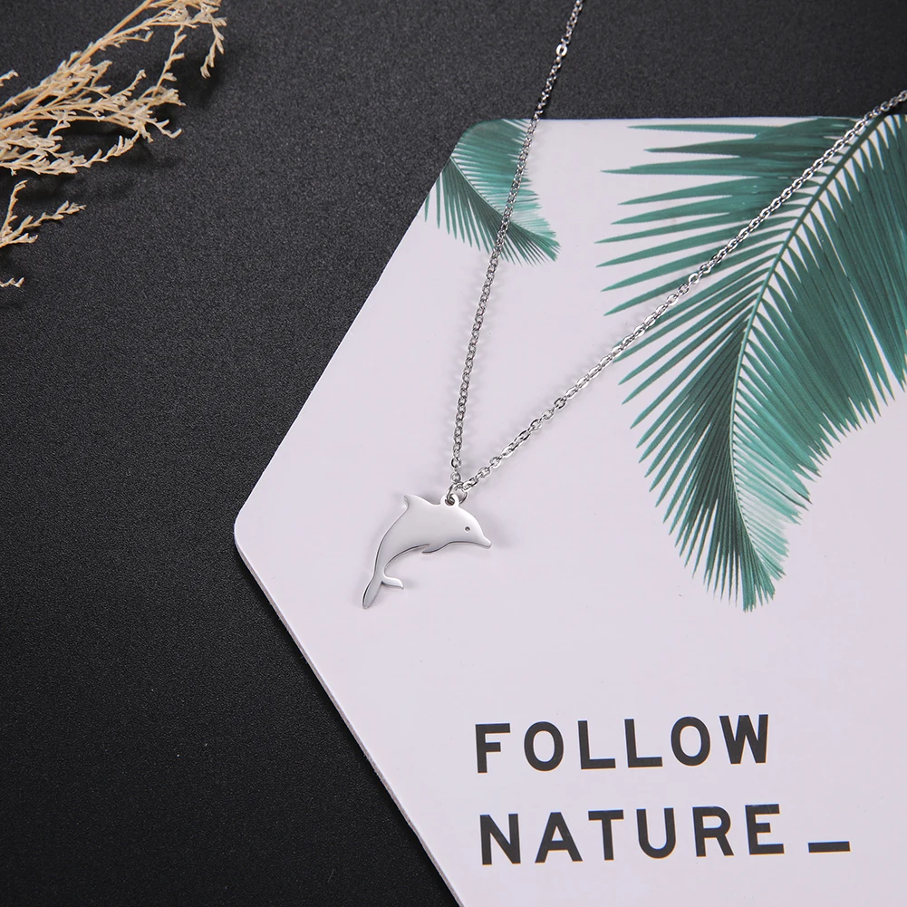 Amaxer Dolphin Necklace details