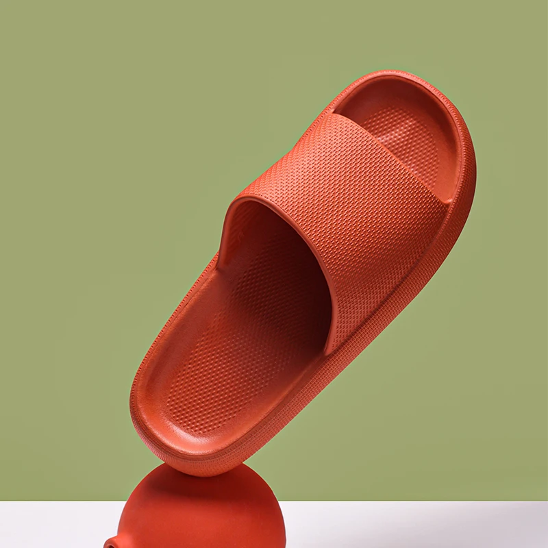 Men's Slippers Summer Platform Light Soft Men Slippers Slides Clogs Couple Girl Sandals Bathroom Slippers Non-slip EVA Slippers
