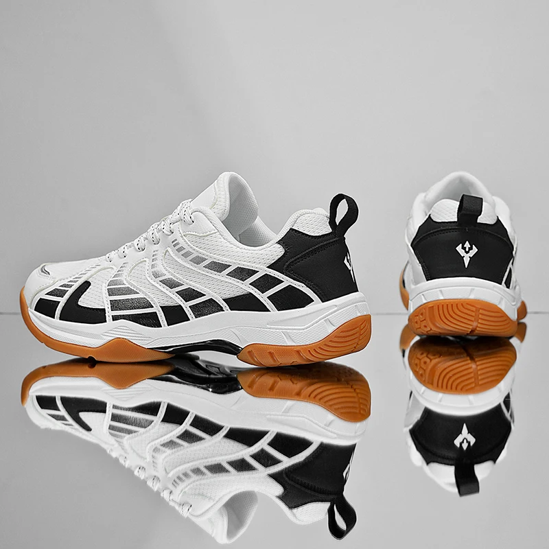 Nahaufnahme des PU-Obermaterials und der EVA-Außensohle der professionellen Court-Schuhe.