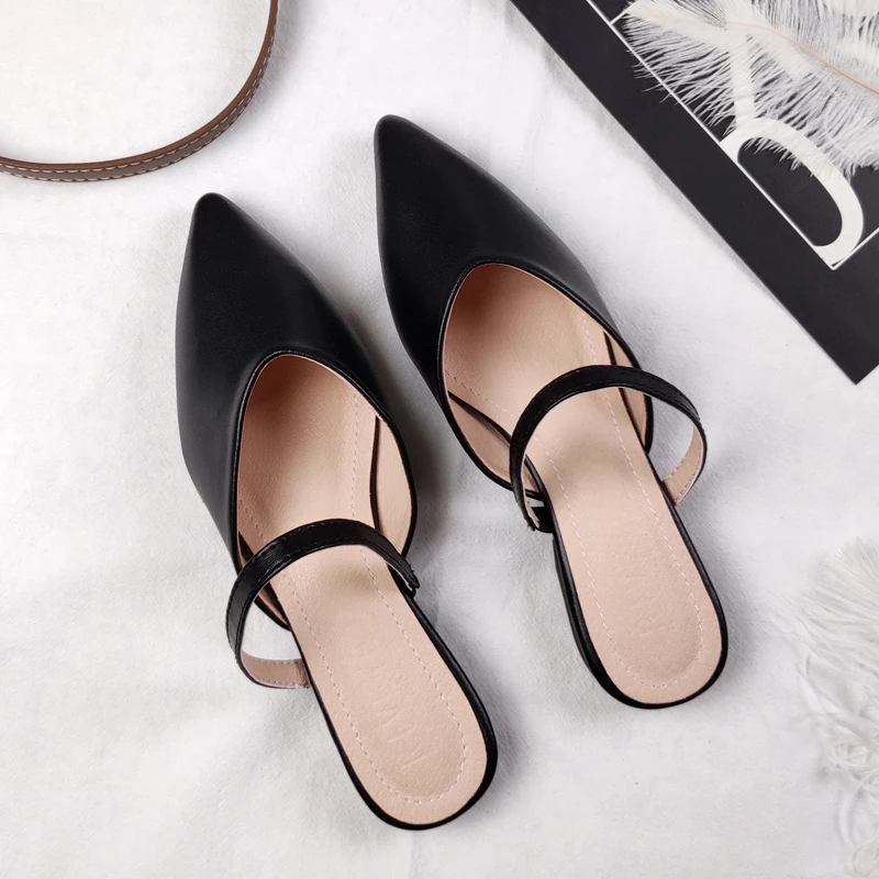 

2023 summer new fashion outdoor slippers female Korean edition pointed leather flat girl Mueller shoes history flats Plus size