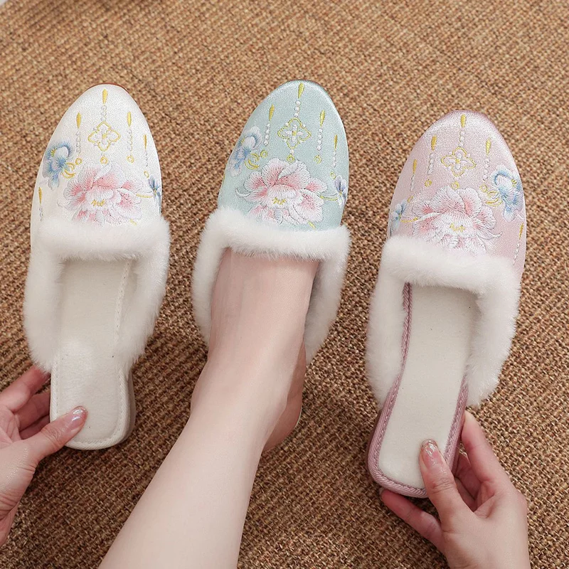 

Female Shoes Home Slippers Women's Flock Low Slides Pointed Toe 2023 Massage Flat Embroider Rubber Rome Floral Cotton Fabric