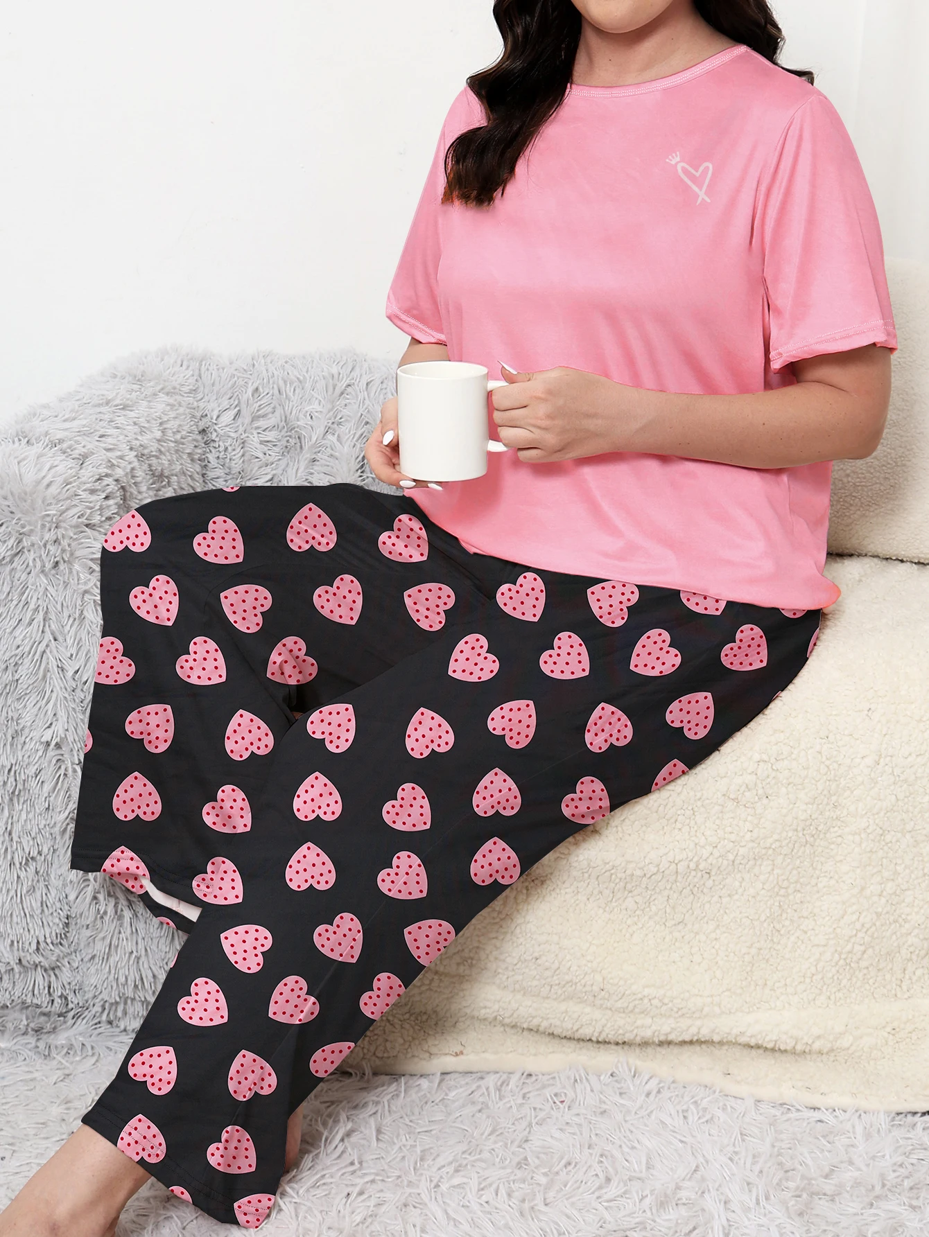 Plus size pajama set, suitable for both home and casual wear. Fairy set, milk silk material short sleeved long pants set