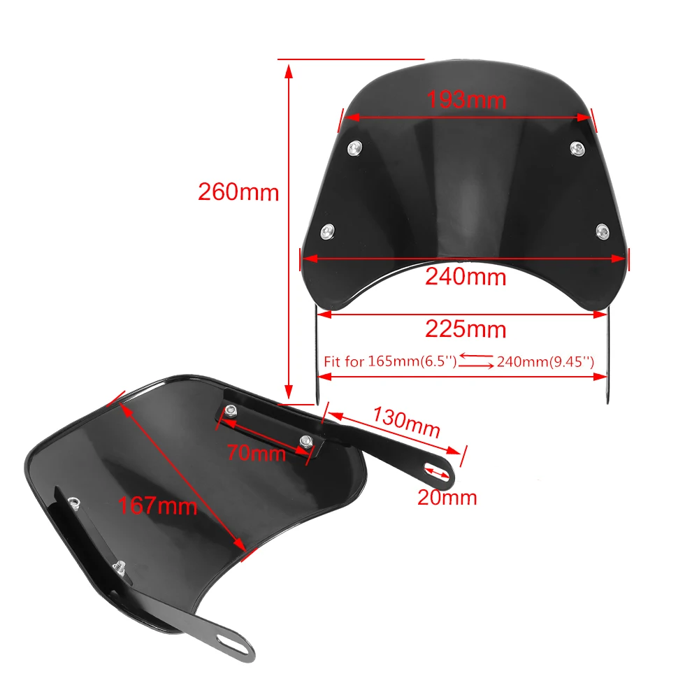 Moottoripyöräilijä käyttää moottoripyörän tuulilasia avoimella moottoritiellä
