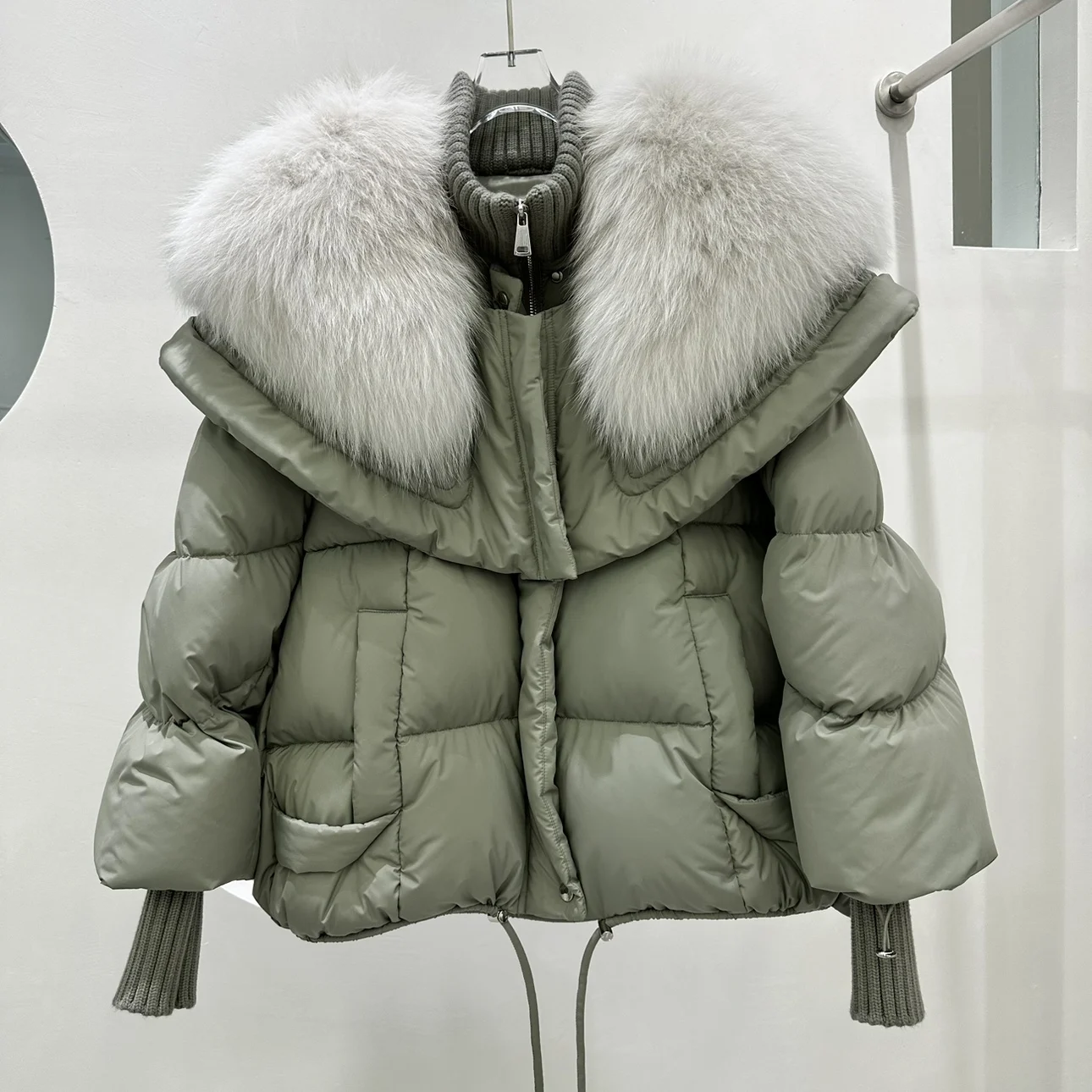 

Women's Clothing Elegant short down jacket with fur collar and drawstring designAutumn Winter New 170