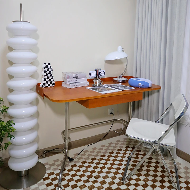 Рисунок 2 - Стол средней древности Bauhaus