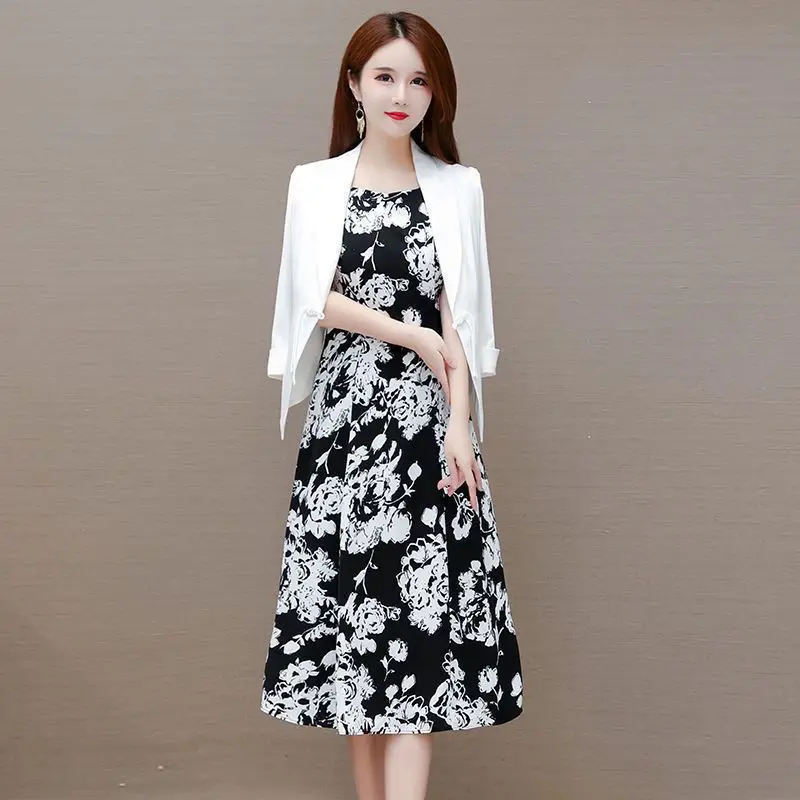 Fashion Two Piece Dress for Women 2023 Spring/Summer Korean Version New Temperament Set Small Suit Fragmented Flower Skirt