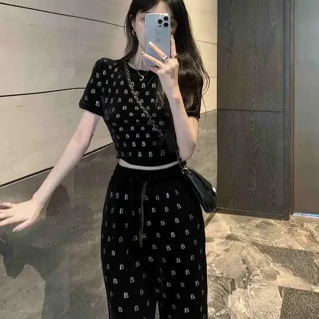 Velvet Two-piece Set with Foreign Style Heavy Industry Hot Diamond Short Sleeved Top and Casual Pants Set Design Sense