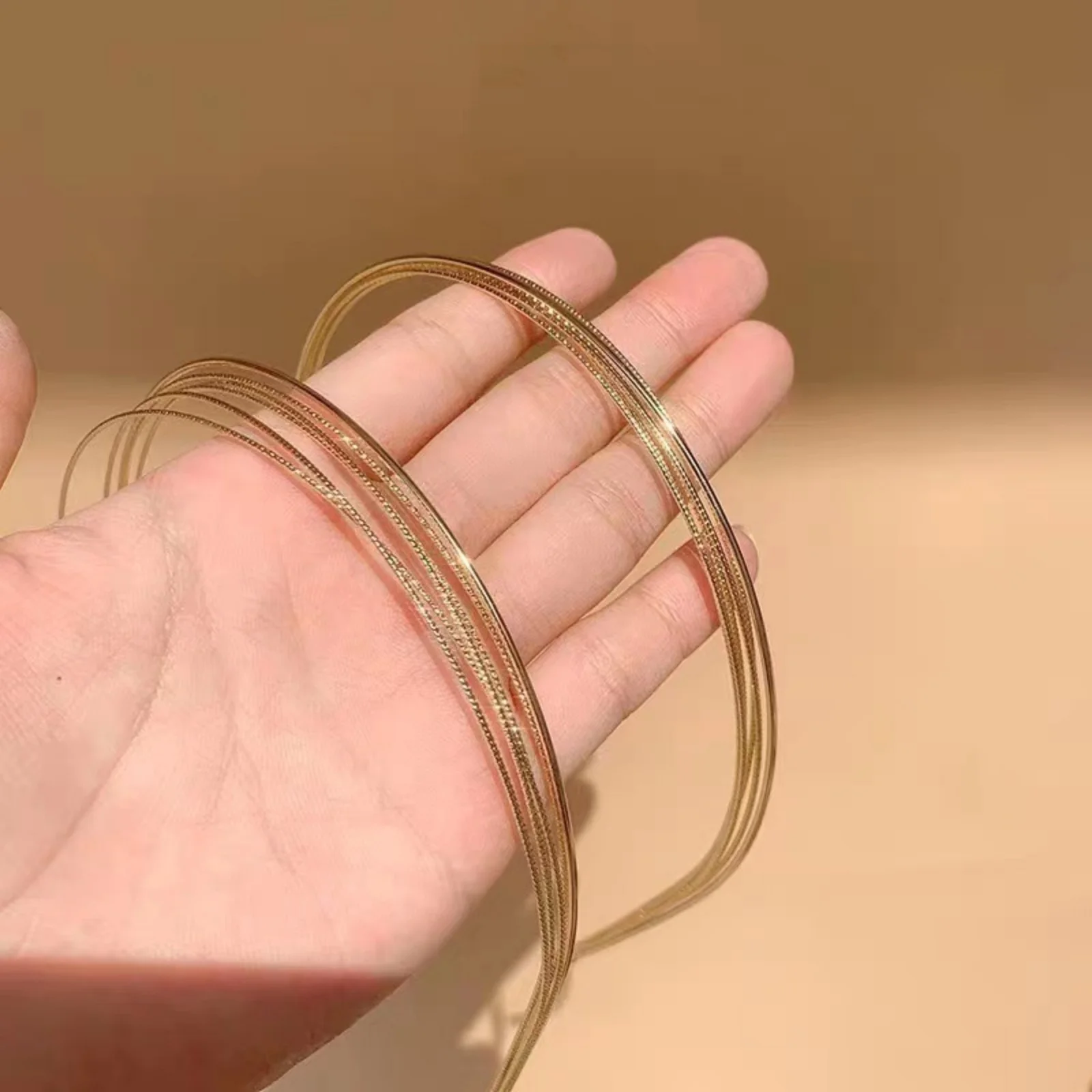 1 x goldenes mehrsträngiges Stirnband, elegantes Haar-Accessoire für Hochsteckfrisuren, stilvoller Kopfschmuck für Frauen, perfekt für besondere Anlässe – Detail 5