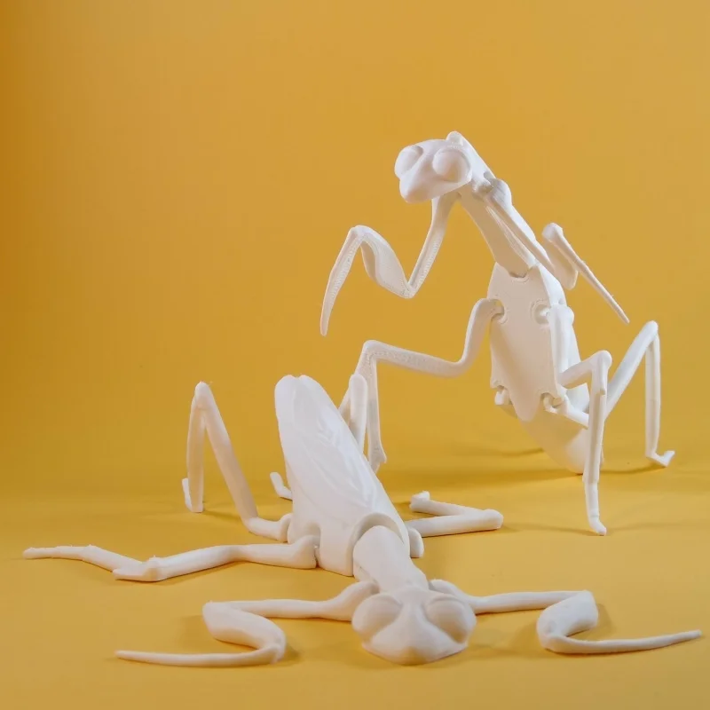 Fun and cute mantis 3D printed with flexible joints