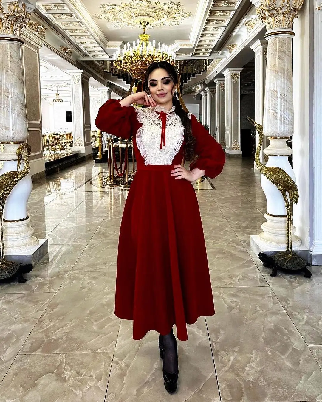 

Burgundy A line Evening Dresses Velet Prom Dresses Beaded Pears Appliques Long Sleeves Elegant Party Dresses For Women