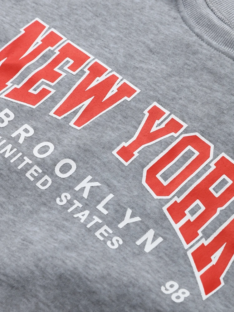 طقم رياضي نسائي مكوّن من قطعتين ( بنطال واسع + سوي...