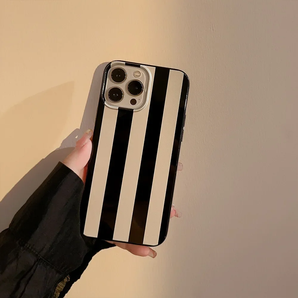 รูปสินค้า เคสกันกระแทก iPhone หลายรุ่น ลายทางเรียบหรู