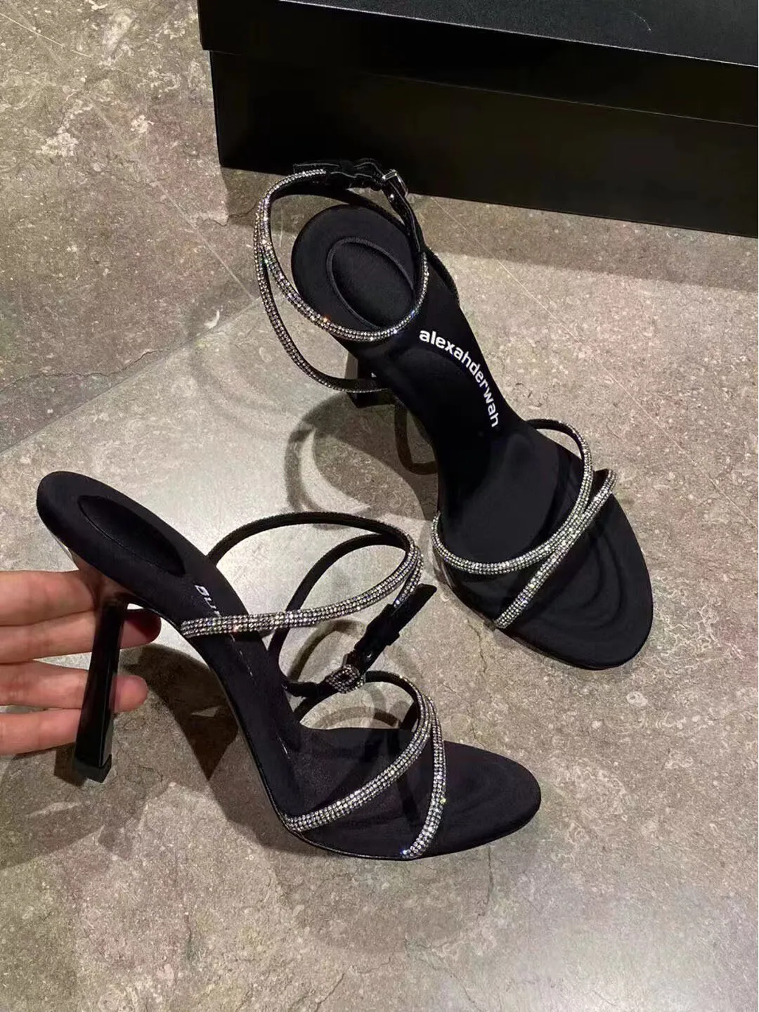 New Line with Hollow Sandals Lv's High-Heeled Shoes - China