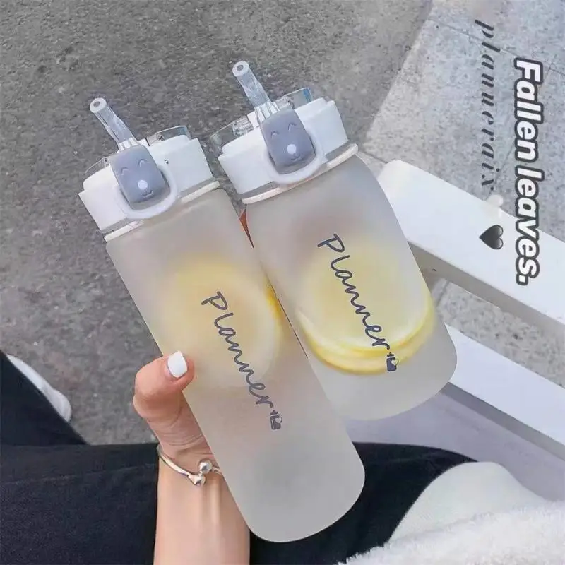 

Матовая чашка для воды, пластиковая чашка, Студенческая пара, удобная летняя бутылка для напитков, аксессуары для путешествий, дома и офиса