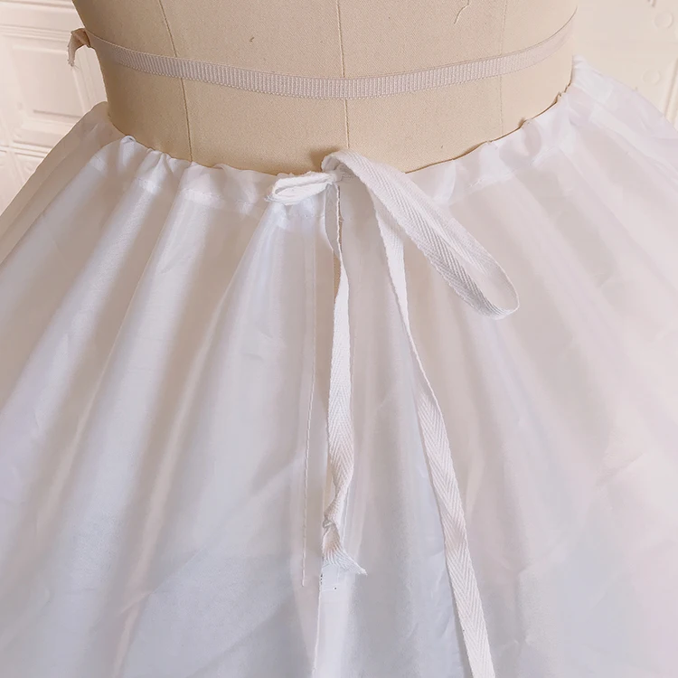 Рисунок 3 - Цельнокроеное платье-комбинация из пряжи с навесом