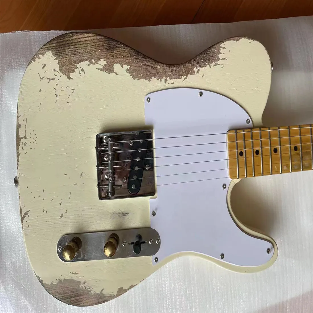 

Vintage 6-string Electric guitar, milky white chrome plated metal guitar, maple fingerboard, TL style, free transportation