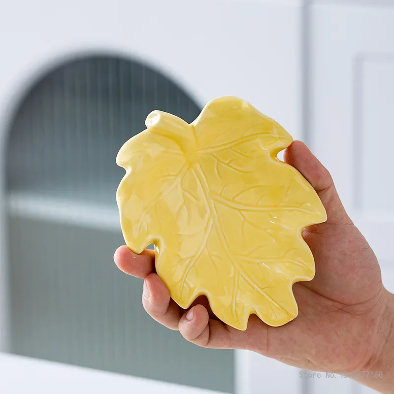 Creative Drain Dish Light, Storage Rack Box, Household, Bathroom, Kitchen Articles, Maple Leaf-Shaped Ceramic Soap Case, 1Pc